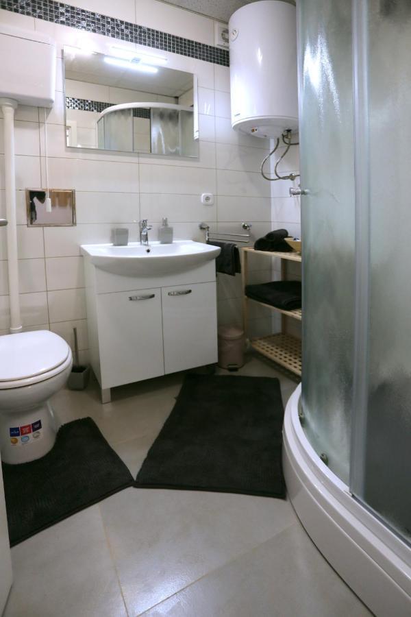 Studio Apartman Ana أوسييك المظهر الخارجي الصورة
