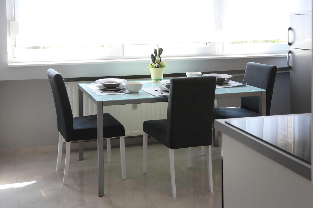 Studio Apartman Ana أوسييك المظهر الخارجي الصورة